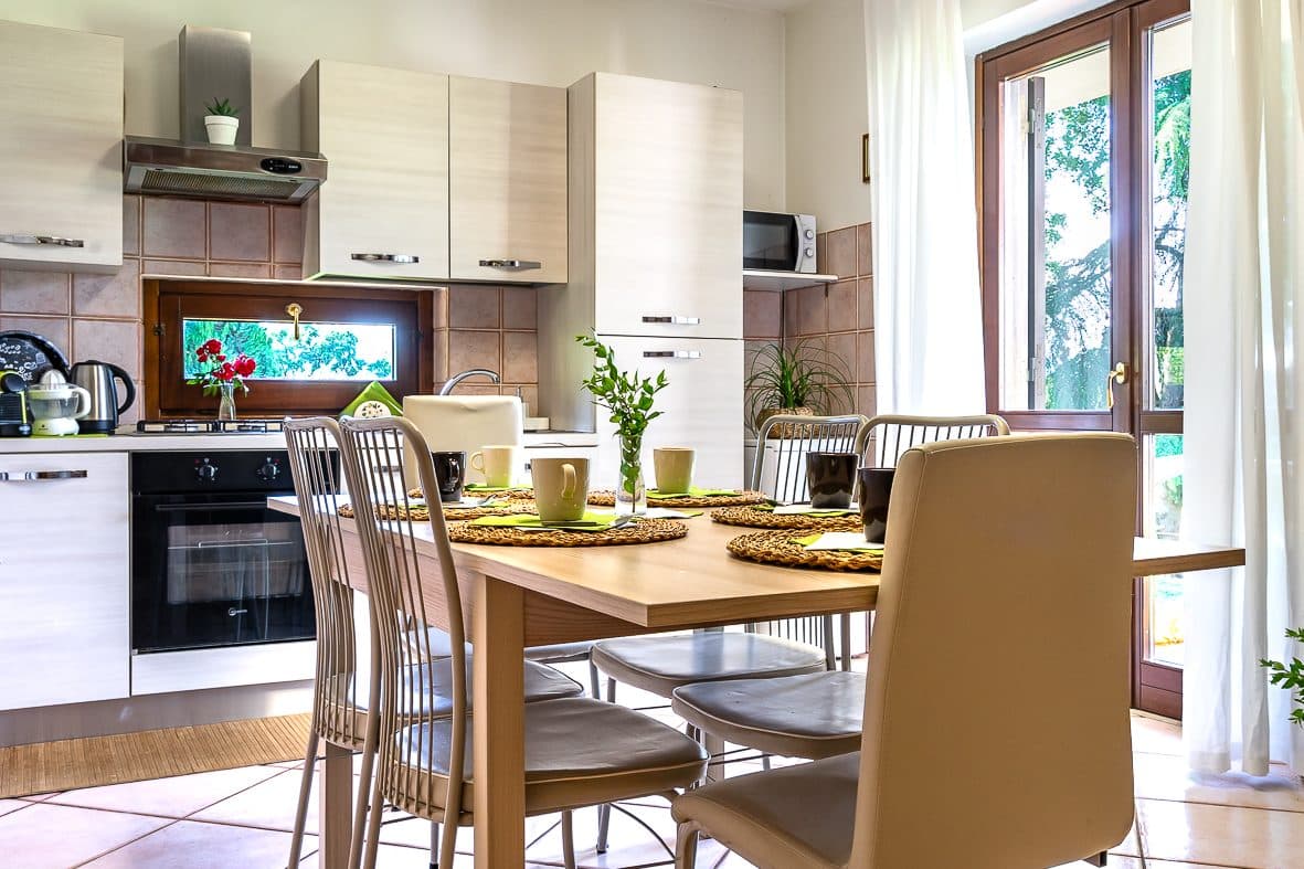 Fully equipped kitchen with dining table